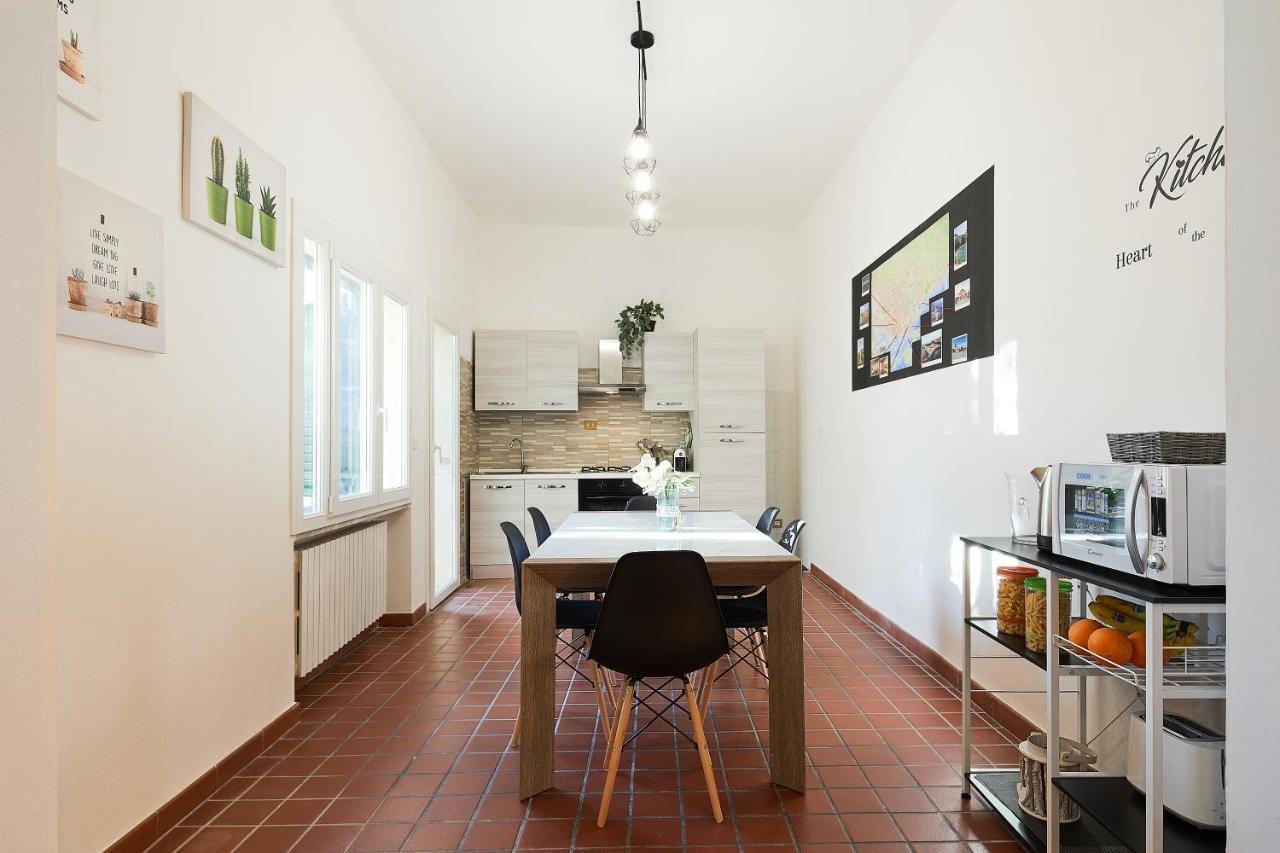 リヴォルノ✦ Garden House In Centro - Free Parking ✦アパートメント エクステリア 写真