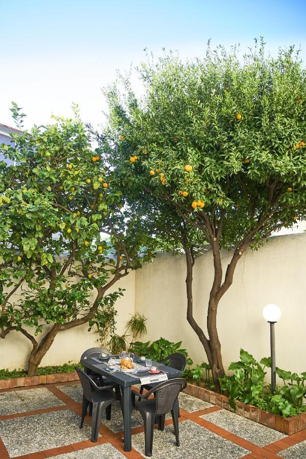 リヴォルノ✦ Garden House In Centro - Free Parking ✦アパートメント エクステリア 写真